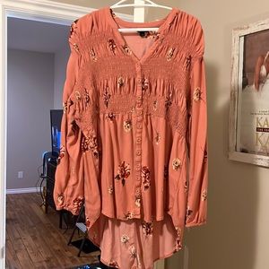 TORRID pink floral buttoned long sleeve tunic with ruching size 1